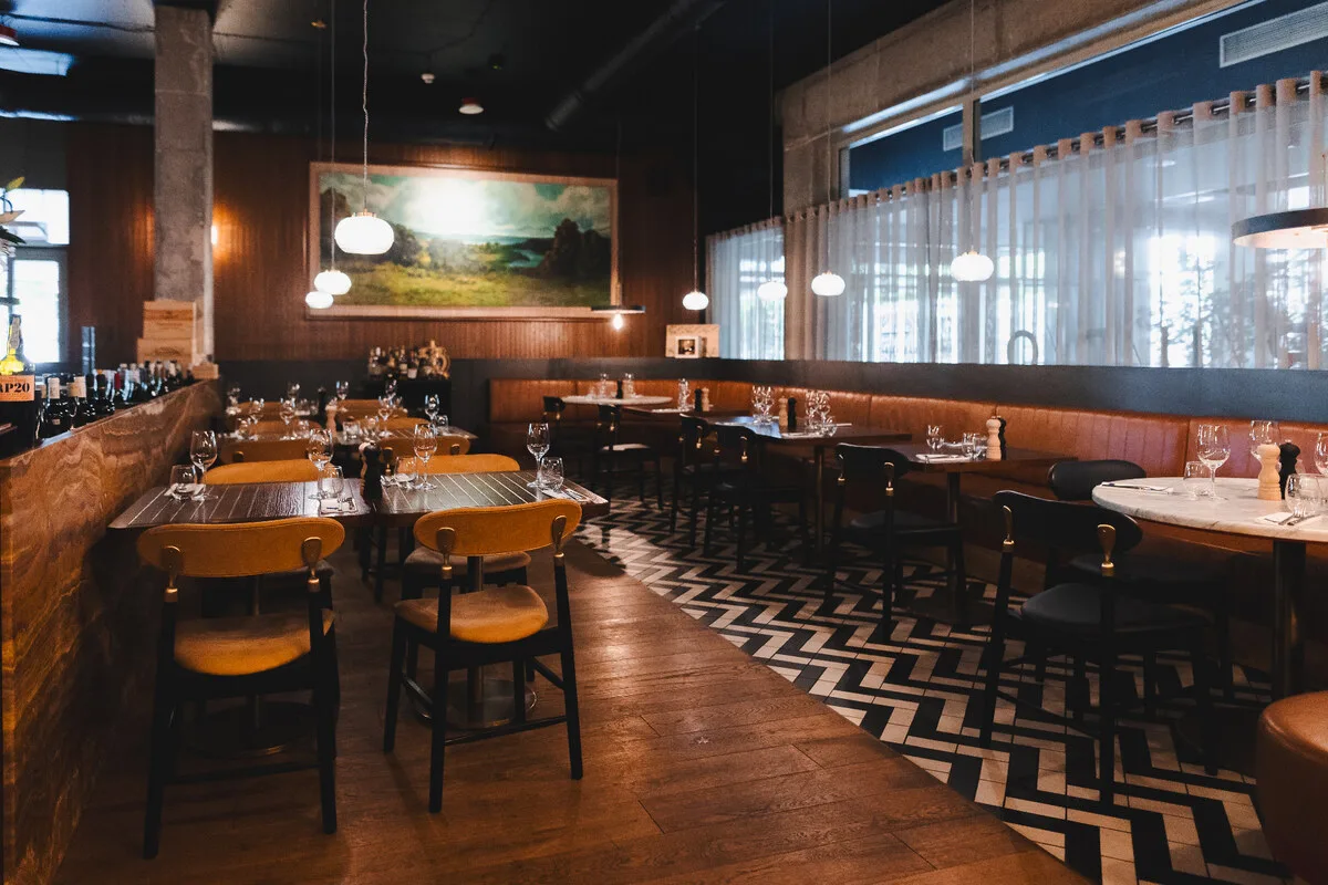 Crudo Grill & Raw Bar — Premium grill — 2 locales